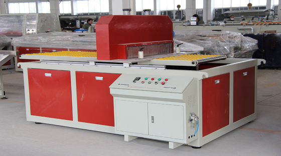 32.9 rpm Velocidade do parafuso Linha de produção de painéis de tecto de PVC de duplo parafuso para projeto de parafuso