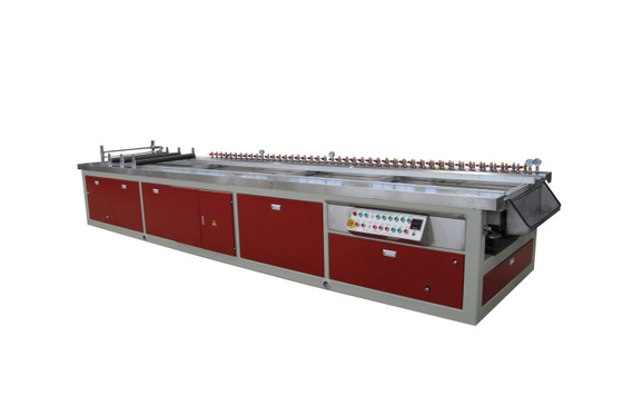32.9 rpm Velocidade do parafuso Linha de produção de painéis de tecto de PVC de duplo parafuso para projeto de parafuso