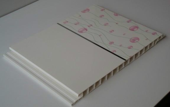 32.9 rpm Velocidade do parafuso Linha de produção de painéis de tecto de PVC de duplo parafuso para projeto de parafuso