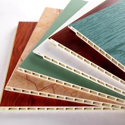 34.7 rpm Velocidade de parafuso Linha de extrusão de painéis de parede WPC2 para produção de instalações de fabricação