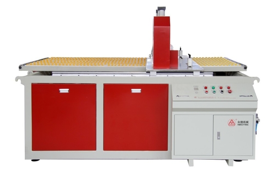 34.7 rpm Velocidade de parafuso Linha de extrusão de painéis de parede WPC2 para produção de instalações de fabricação