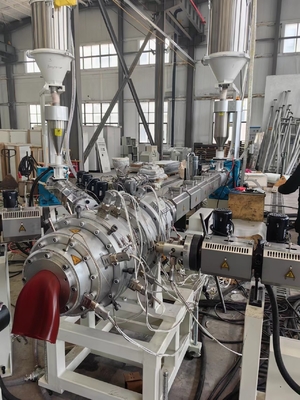 Linha de extrusão automática de tubos de PVC de alta produtividade competitiva com longa vida útil