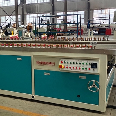 Fabricação de máquinas automáticas de fabricação de folhas ocas de PVC, de tipo parafuso duplo