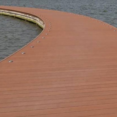 Velocidade de parafuso rpm 32,9 rpm Linha de extrusão de parafuso duplo para painel de parede de perfil de PVC vedação WPC