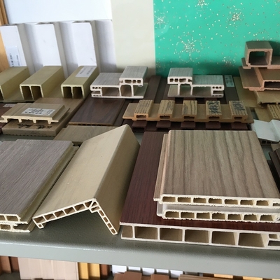 Linha de extrusão de PVC WPC de duplo parafuso cónico de rotação conjunta 18000x6000x2500