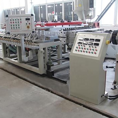 Linha de extrusão avançada para a produção de folhas de papel de espuma de PVC de tecnologia líder 23500 KG