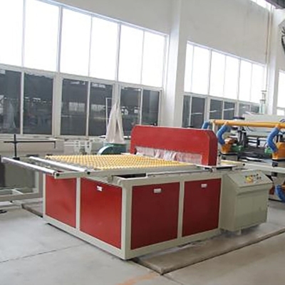 Máquina de extrusão de tijolos verticais automática de revestimento de pedra com capacidade de 23000 KG e uma
