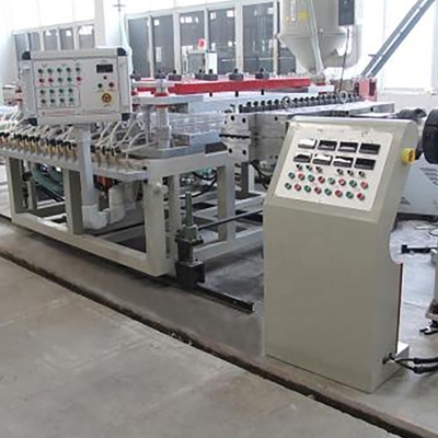 Máquina de extrusão de tijolos verticais automática de revestimento de pedra com capacidade de 23000 KG e uma