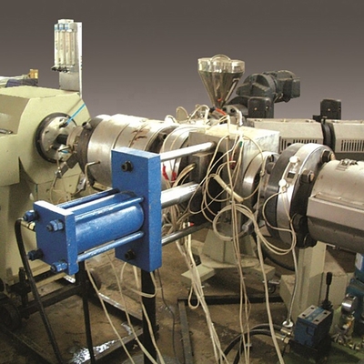 Máquina de extrusão de plástico de dois parafusos cônicos de 60 kW de potência para fabricação de tubos de PVC