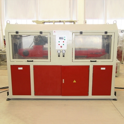 Máquina de extrusão de plástico de dois parafusos cônicos de 60 kW de potência para fabricação de tubos de PVC