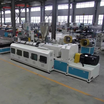 380V 50hz Linha de extrusão de chapas de telhado de PVC para produção de materiais de construção