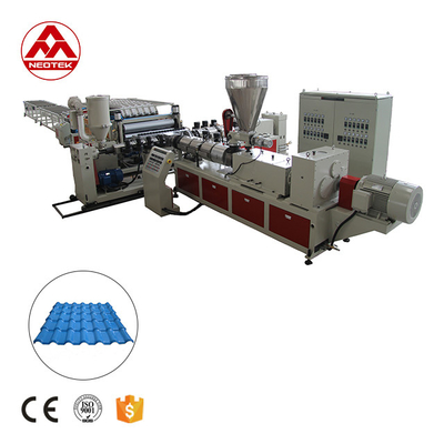 Linha de extrusão de azulejos de esmaltamento de PVC de 230 kW de potência para produção de alta capacidade 22000 KG