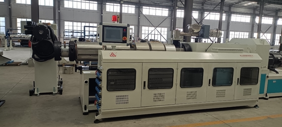 380V 50hz Voltagem PVC linha de extrusão de folha oca com 156 1 parafuso L/D relação Design