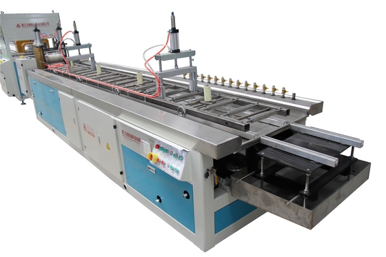 380V 50hz Voltagem YF180 PE Base WPC Linha de extrusão para processamento de plástico superior