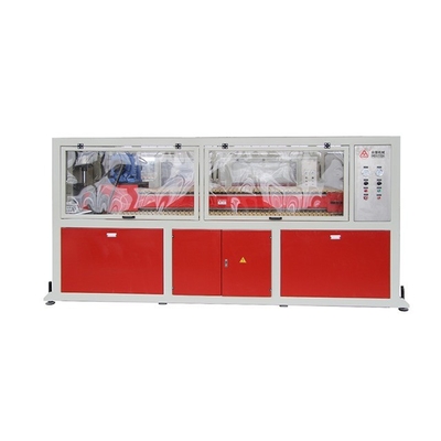32.9 rpm Velocidade de parafuso Linha de extrusão WPC baseada em PVC fabricada para fábrica