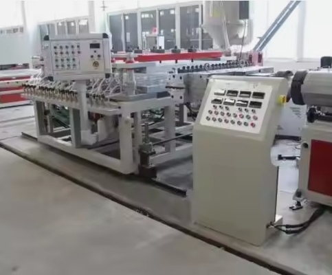 Máquina de fabricação de placas de espuma de PVC de qualidade de móveis de 1220 mm personalizada