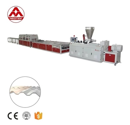100-200kw Consumo de energia Máquina de extrusão de folhas ocas de PVC com parafuso conical com duas rodas de rotação